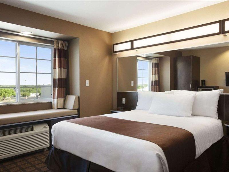 Microtel Inn & Suites Плезантон Экстерьер фото