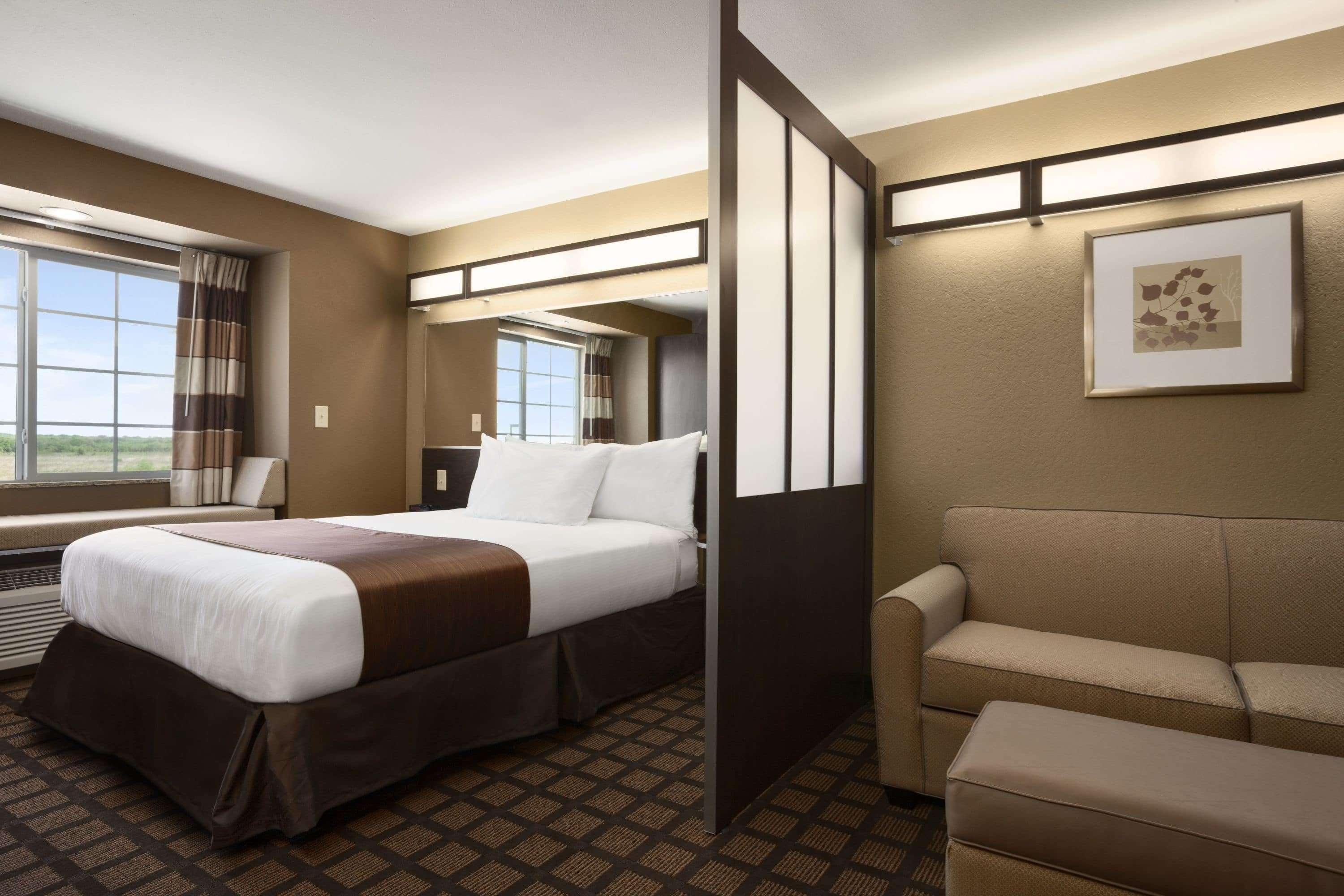 Microtel Inn & Suites Плезантон Экстерьер фото