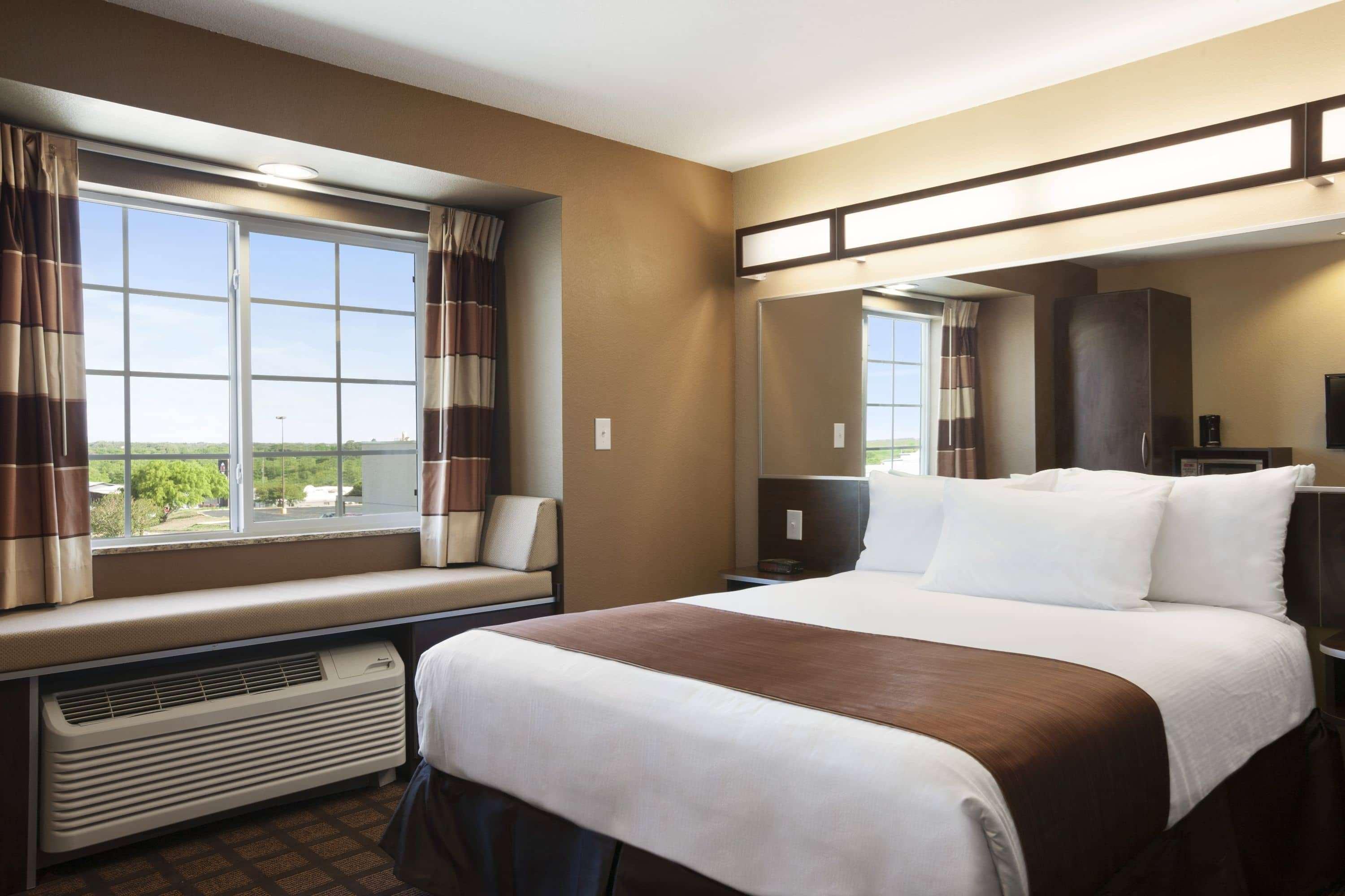 Microtel Inn & Suites Плезантон Экстерьер фото