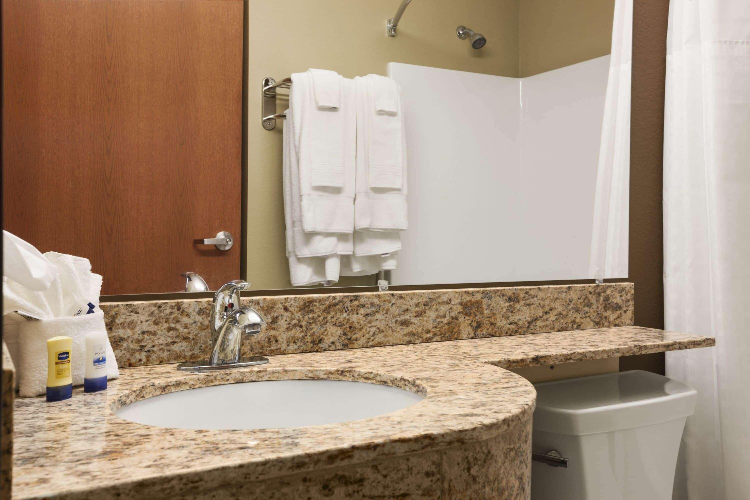 Microtel Inn & Suites Плезантон Экстерьер фото