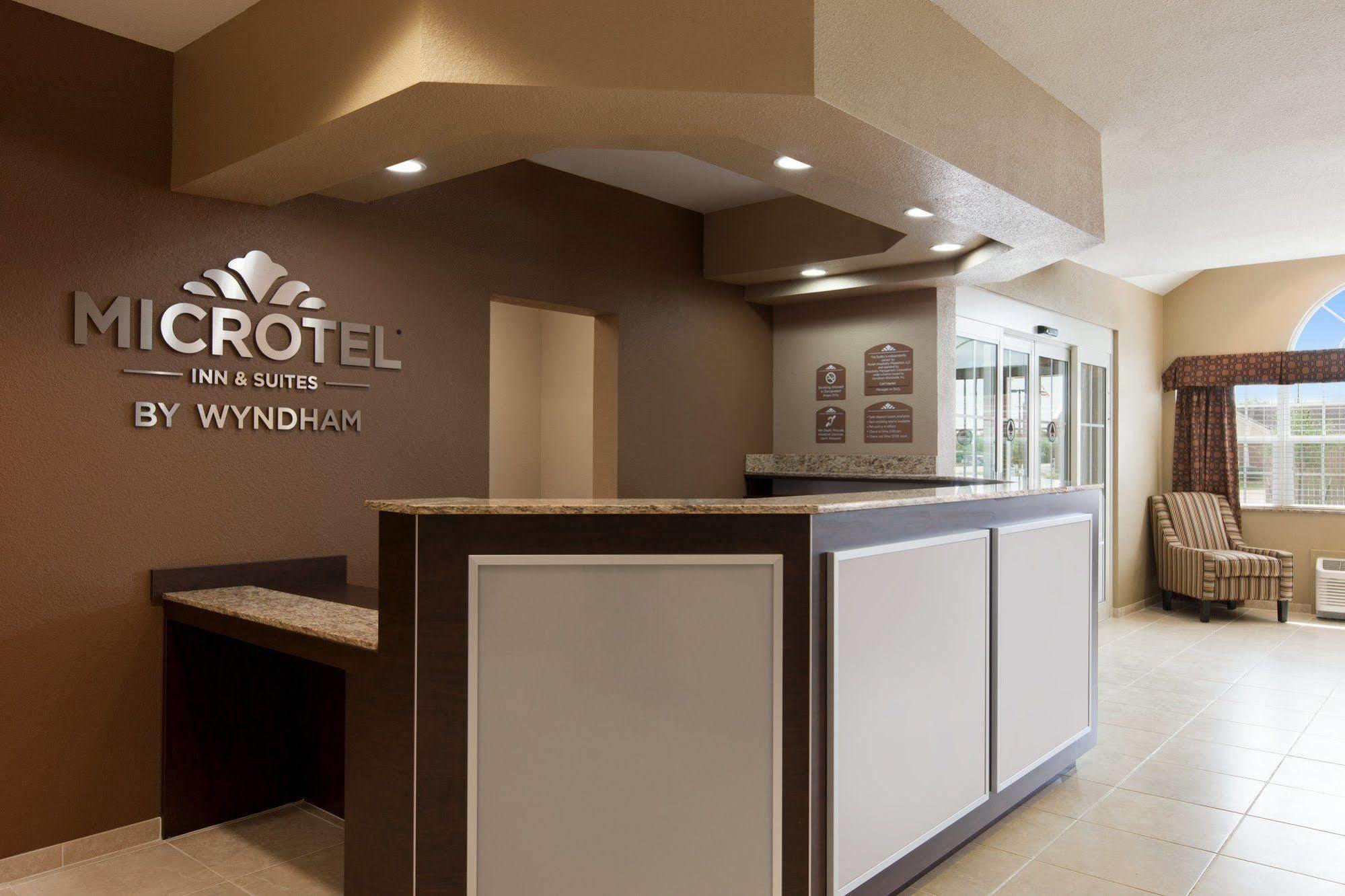 Microtel Inn & Suites Плезантон Экстерьер фото